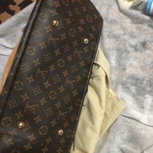 🔥 STUNNING 🔥 mm Louis Vuitton monogram